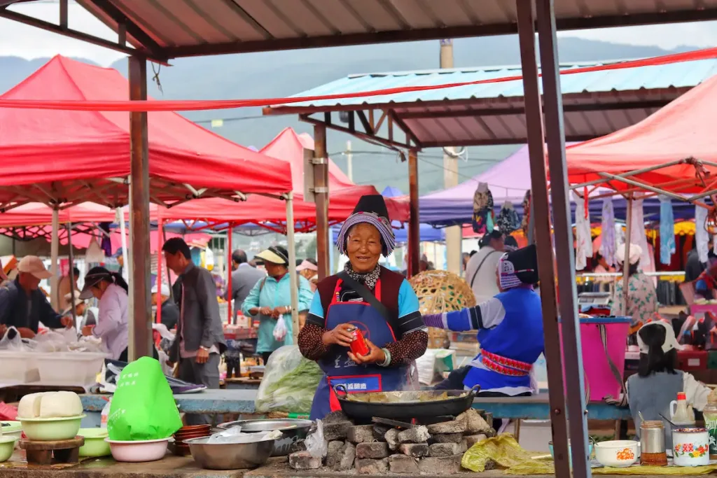 A Bai woman selling pan-fried Lijiang chicken pea jelly at a local market.
