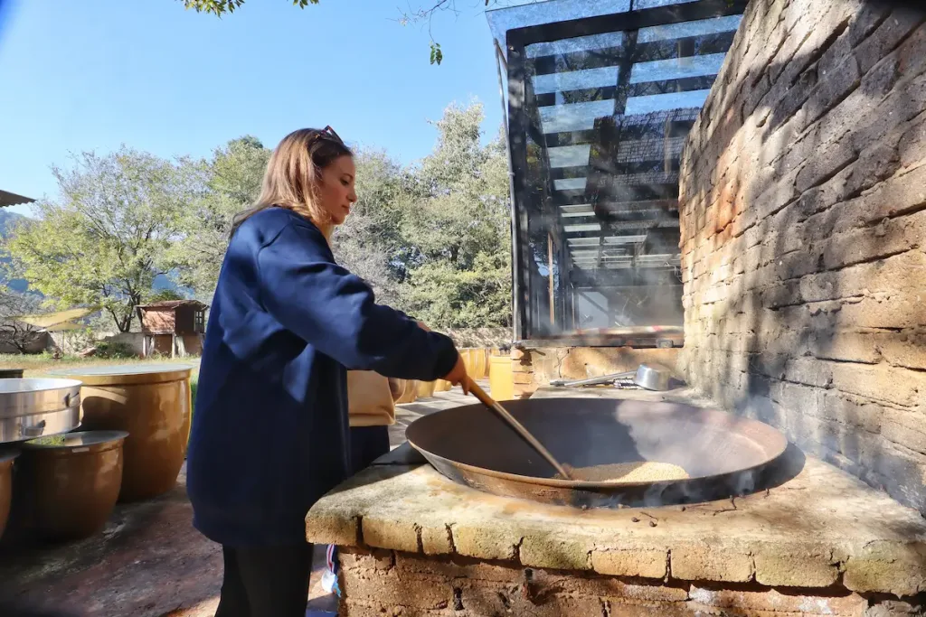 A Dutch guest taking part in a traditional soy sauce-making workshop in Yunnan.