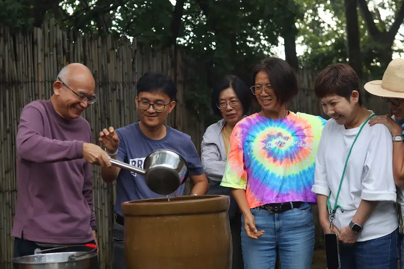 A group of Singaporean guests taking part in a traditional soy sauce-making workshop in Yunnan.