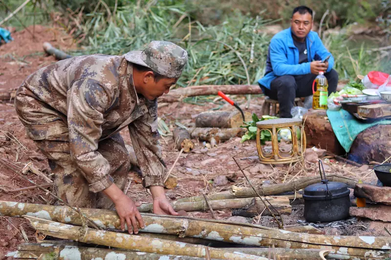 Tea farmer setting up a riverside lunch in a Yunnan river valley