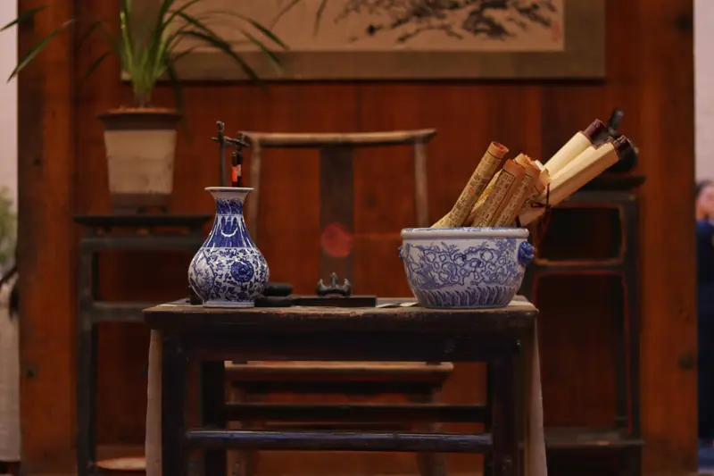 Blue-and-white tableware set for dinner at a local courtyard restaurant in Tengchong